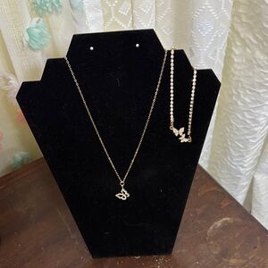 Elegant Gold Necklace and Bracelet Set